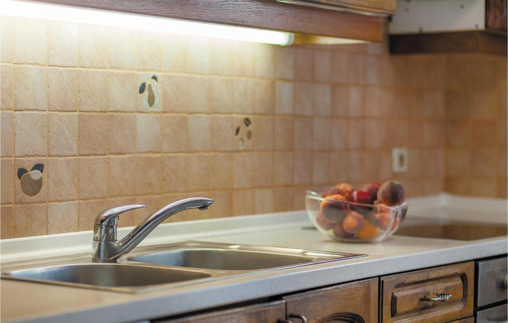 Amazing Home In Podstrana With Kitchen Ngoại thất bức ảnh